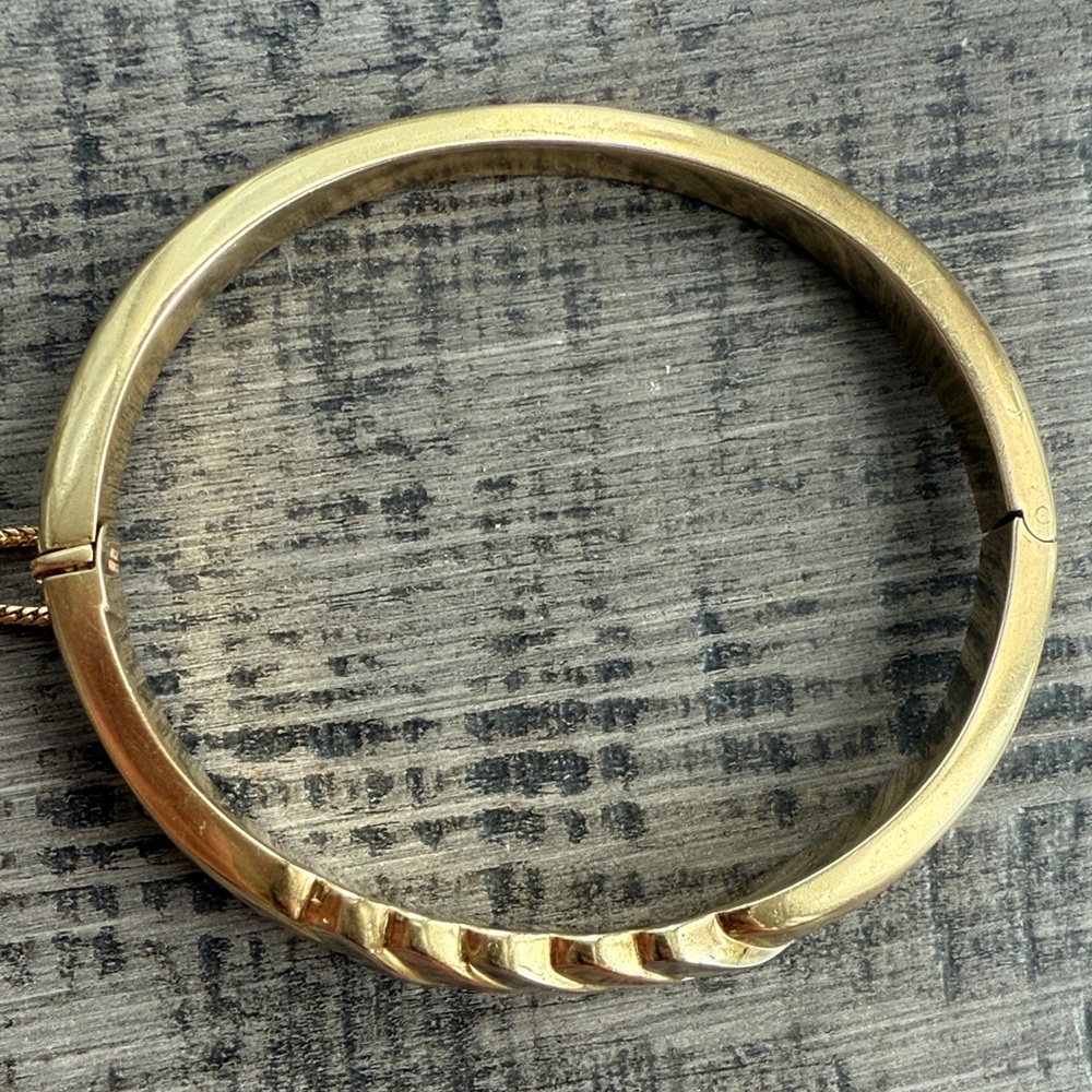 14k gold Italian bangle Bracelet almost 20 grams - Picture 9 of 16